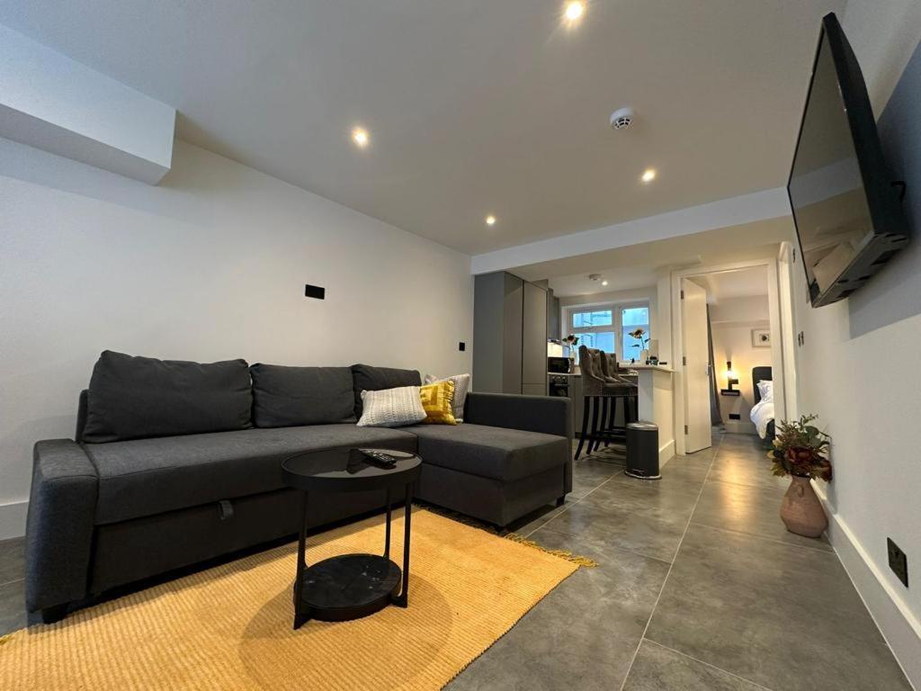 Two Bedroom House In Kilburn London Eksteriør bilde